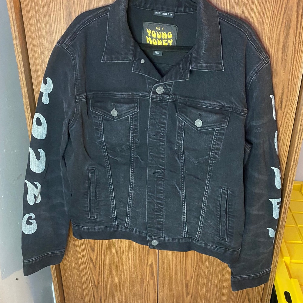 American Eagle Young Money Denim Jacket Mens Large Black Graphic Sleeve Trucker